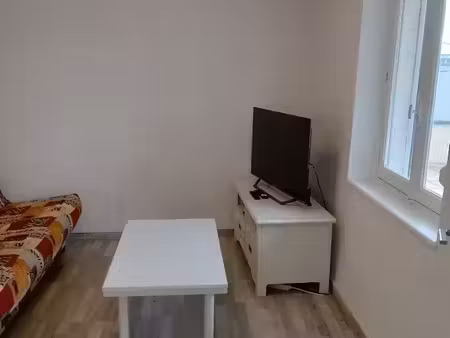 pour 9 mois  2 pieces  meublé  avec vue mer