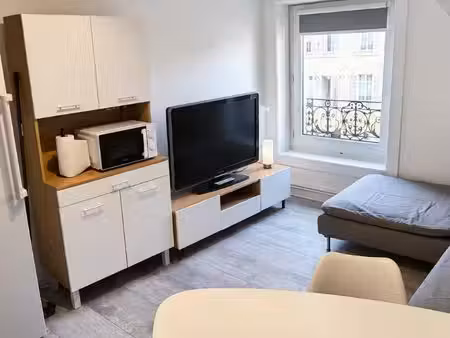 t2 meublé 34 m² – dernier étage – calme côté cour – direct propriétaire