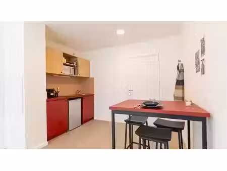location meublée appartement 1 pièce 47 m² à cergy (95000)  670 €