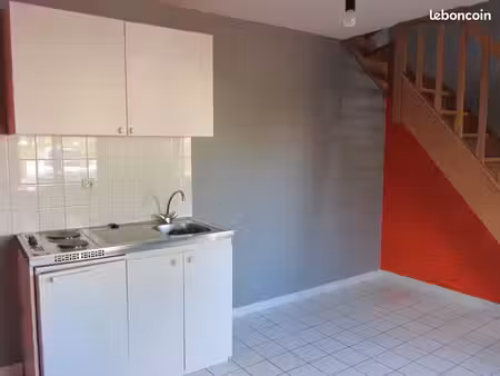 loue appartementf1bis en duplex 27m2 avec parking privé