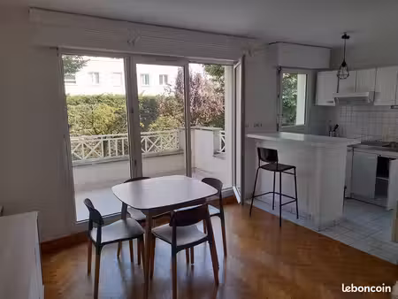 a louer studio 35 m2 + terrasse + cave