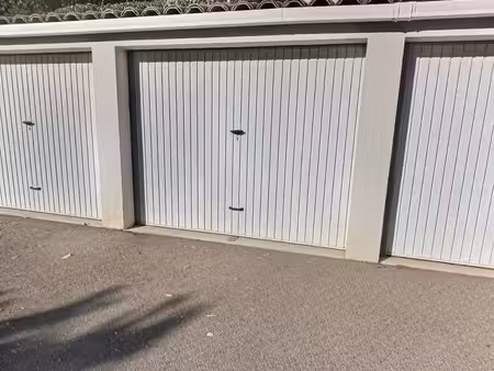vend box garage