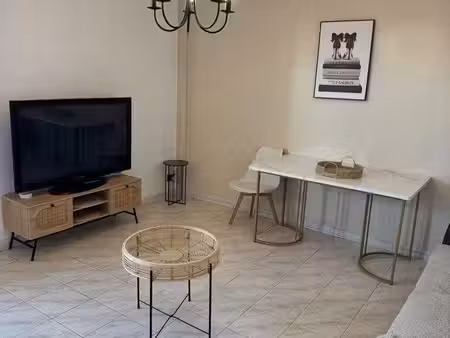 t2 meublé entièrement rénové – terrasse + parking privé – résidence calme – 13015 marseill