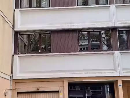 box fermé 15m2 sécurisé - très proche gare part dieu
