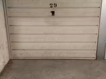 garage/box 13 m² bron