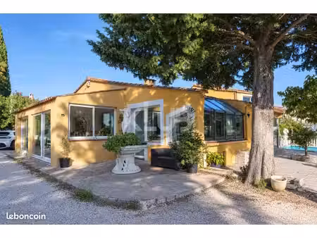 villa 13 pièces 319 m²