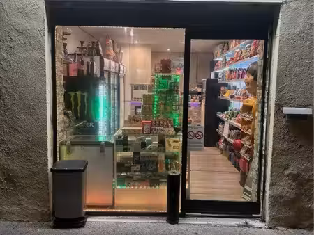 alimentation (supérette) à 100m de boîte de nuit (le mistral)