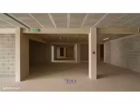 entrepôt 407 m² ceyreste