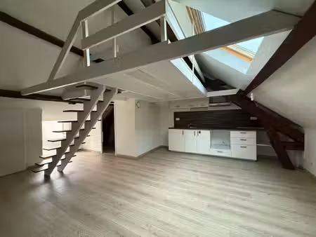charmant appartement en duplex à combs-la-ville