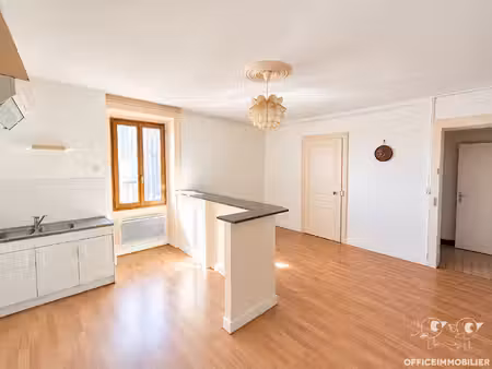 marnay - appartement 2 pièces à rénover