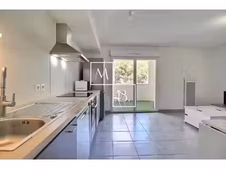 t2 meublé ovalie 42 m2 terrasse + parking + rooftop partagé