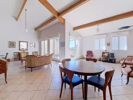appartement - dernier étage - grand garage - copropriété sécurisée centre ville