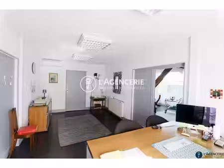 bureaux de 98.40 m² avec stationnement
