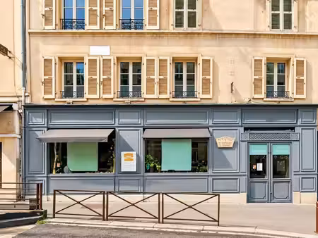 au coeur d'une rue très commerçante  à louer une belle boutique