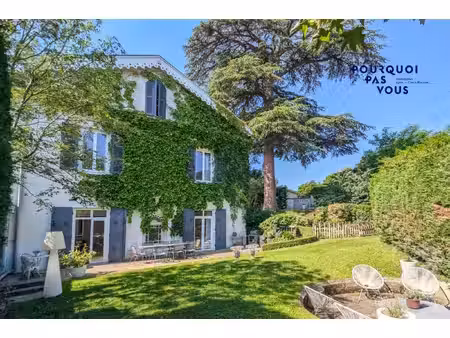 maison de maitre à potentiel avec piscine