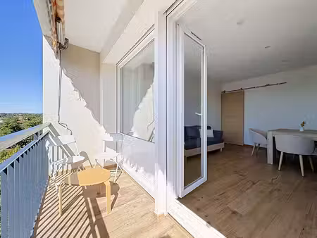 t4 à vendre  traversant  entièrement rénové avec 2 balcons  tassin