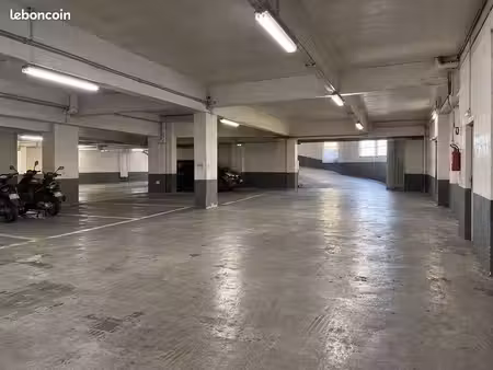 local 157 m² paris 09