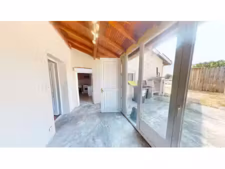 maison de plain-pied 100 m² avec grand jardin et parking