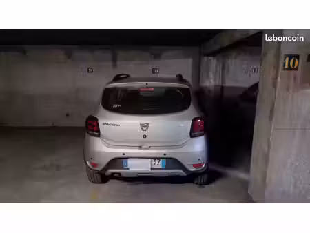 place de parking rue marcadet (avec accès piscine)