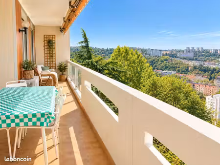 lyon 4e  croix-rousse ouest - 113 m² avec terrasse  vue  piscine et parking