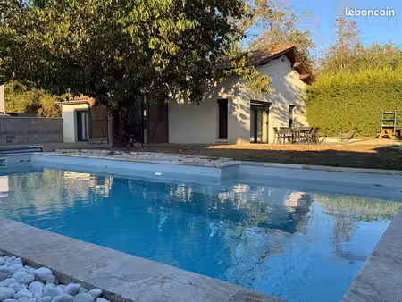 maison rénovée avec cachet – piscine – terrain 837m²