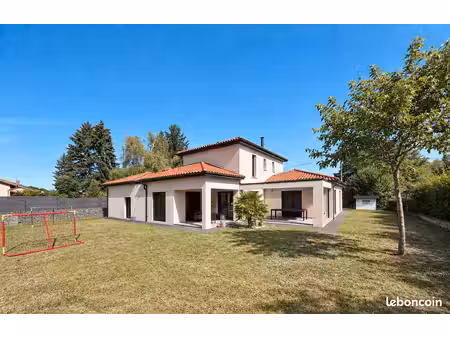 villa 9 pièces 161 m²