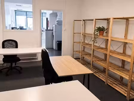 bureau privatif 21 m² – 3/4 postes – 650 ht charges comprises – paris 20e