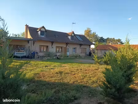 longère au bord du canal