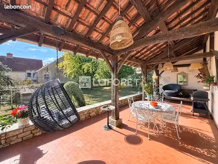 maison 8 pièces 253 m²