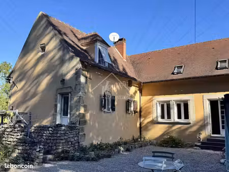 propriété 6 pièces 137 m²