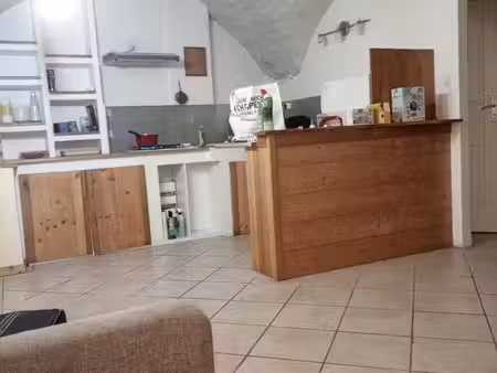t2 dans vieille ferme