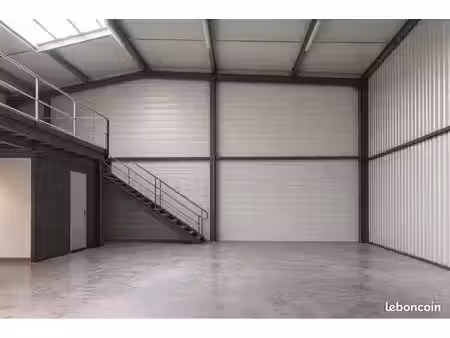 entrepôt / location professionnel de 200m2  idéalement situé en zone artisanale