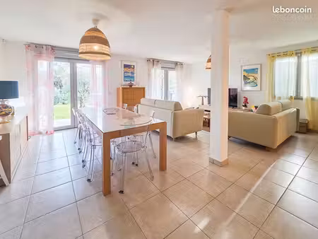 grimaud - maison 4 chambres 108m2 - jardin et parking privé