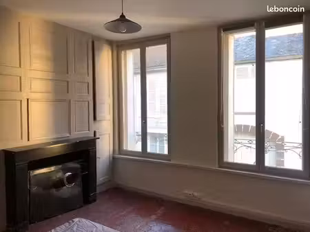appartement dans centre bourg saint fargeau
