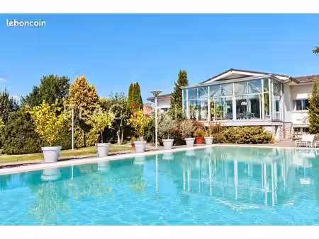 maison 11 pièces 229 m²