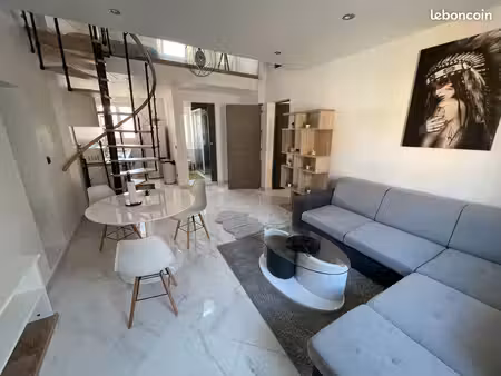 à louer  joli t3 meublé de 56 m²  entièrement rénové et disponible immédiatement