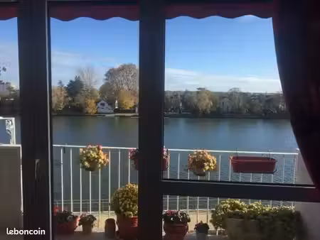 f4 face à la seine