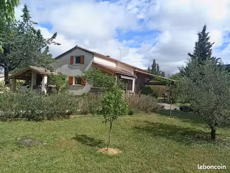 maison 130m² + gite 28m² - piscine et dépendance sur terrain 1715m² proche nature et commo