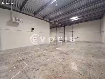 local d'activité 717 m²