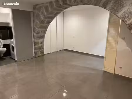 à à louer – studio non meublé de 30 m² – 500 hors charges