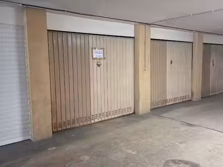 garages route des sanguinaires