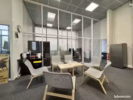 bureau 834 m²