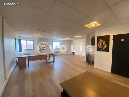 bureau 65 m²