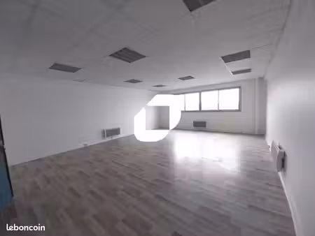 bureau 78 m²
