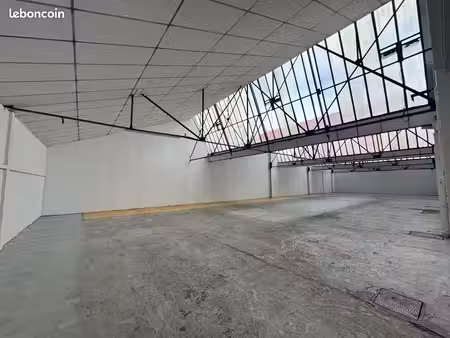 local d'activité 1 352 m²