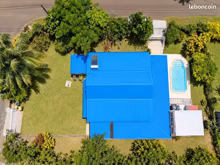 sainte-rose – maison 3 chambres avec piscine  123 m² sur 800 m²