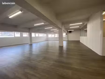 bureaux 734 m²