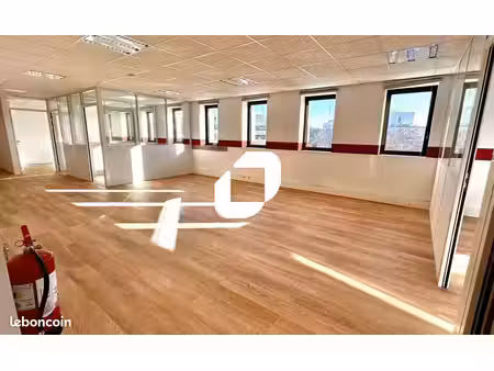 bureaux 150 m²
