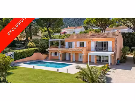 villa avec piscine et terrasse nord - cavalaire-sur-mer (83)