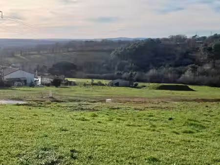terrain constructible sur les hauteurs de burlats